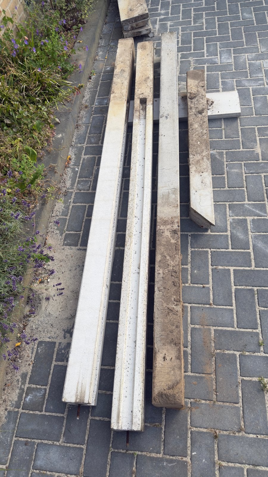 3 gebruikte Betonpalen en onderplaten schutting, Tuin en Terras, Ophalen, Overige materialen, Gebruikt, Minder dan 3 meter