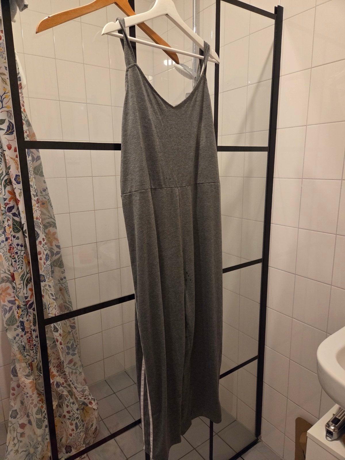 Comfortabele grijze jumpsuit - Maat 46, Kleding | Dames, Jumpsuits, Ophalen of Verzenden, Gedragen, Maat 46/48 (XL) of groter