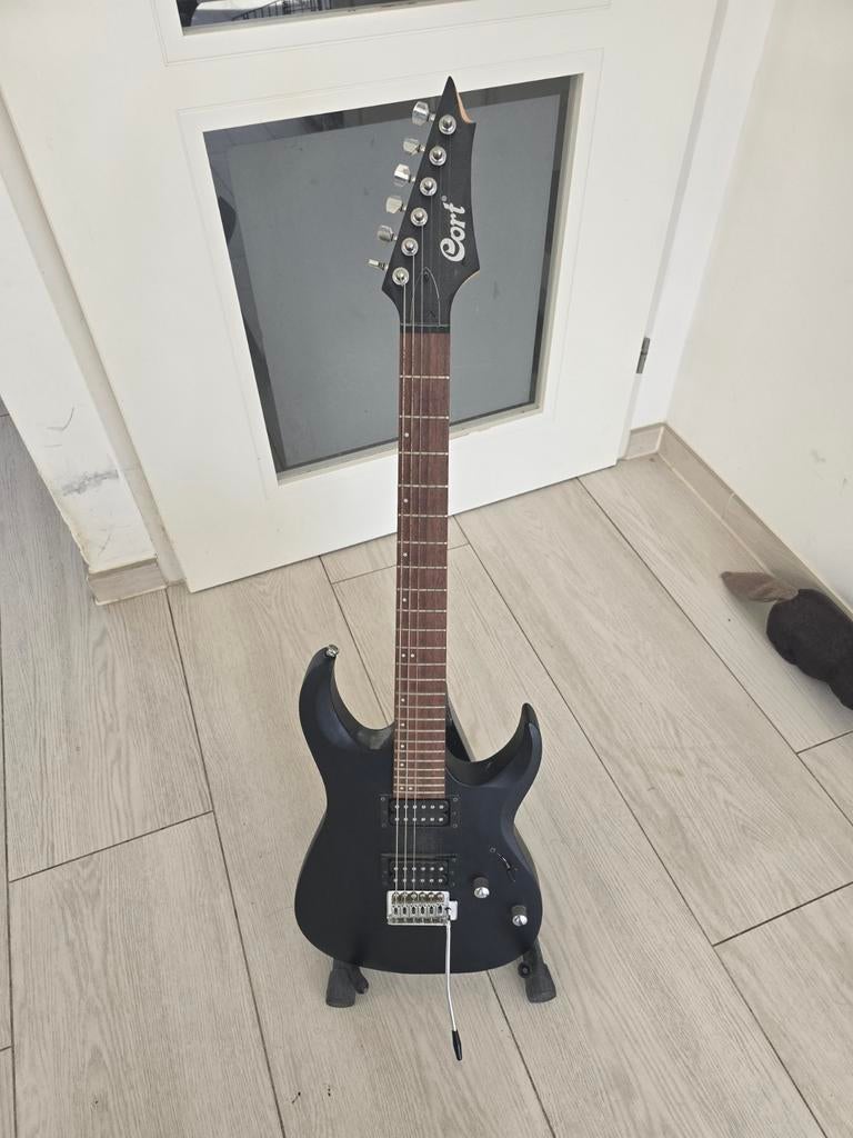Electrische Gitaar met Tremelo bridge, Muziek en Instrumenten, Snaarinstrumenten | Gitaren | Bas, Ophalen, Zo goed als nieuw