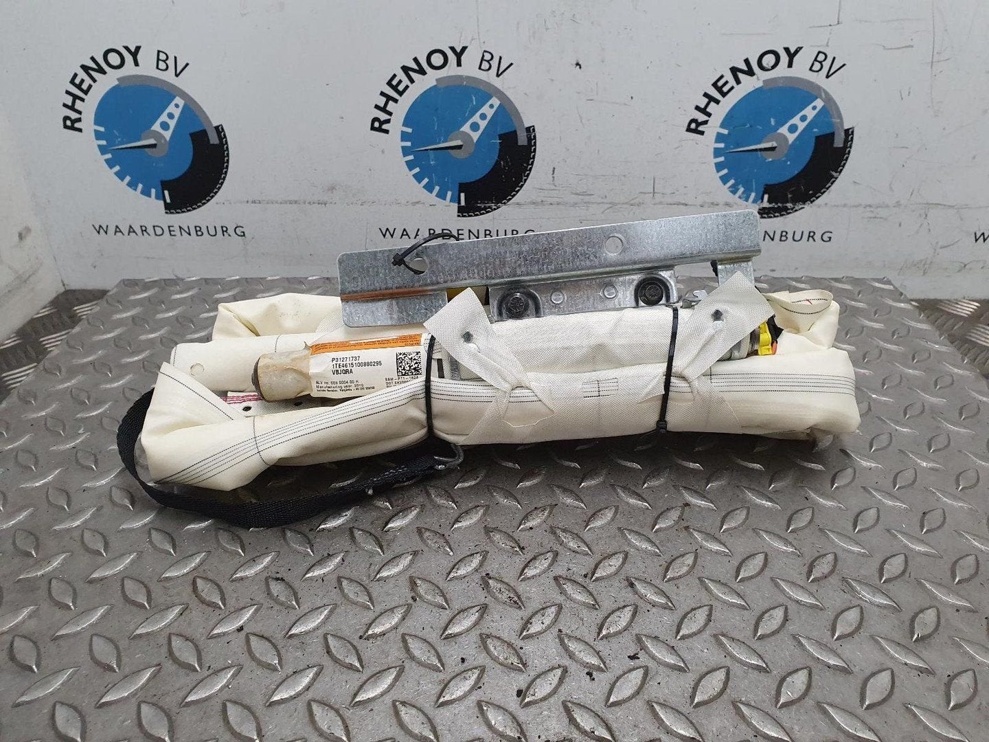 VOLVO XC60 2.4D SUV  AIRBAG RECHTS 2010, Auto-onderdelen, Ophalen of Verzenden, Gebruikt, ARN erkend