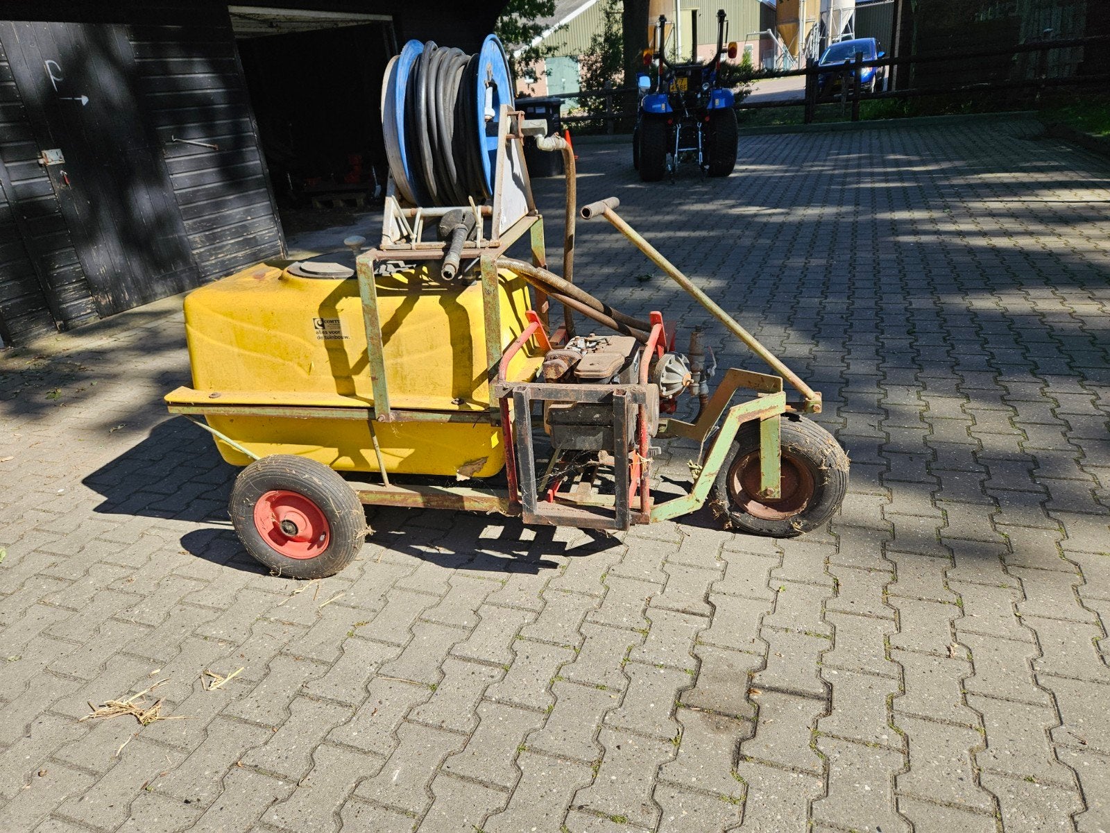 Spuitkar  met  veerhaspel, Ophalen, Gebruikt, Beregeningspomp