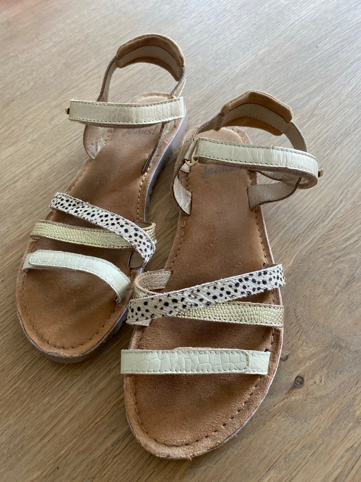 Gouden sandalen maat 37 met dierenprint - Zo goed als nieuw, Overige kleuren, Zo goed als nieuw, Sandalen of Muiltjes, Ophalen of Verzenden