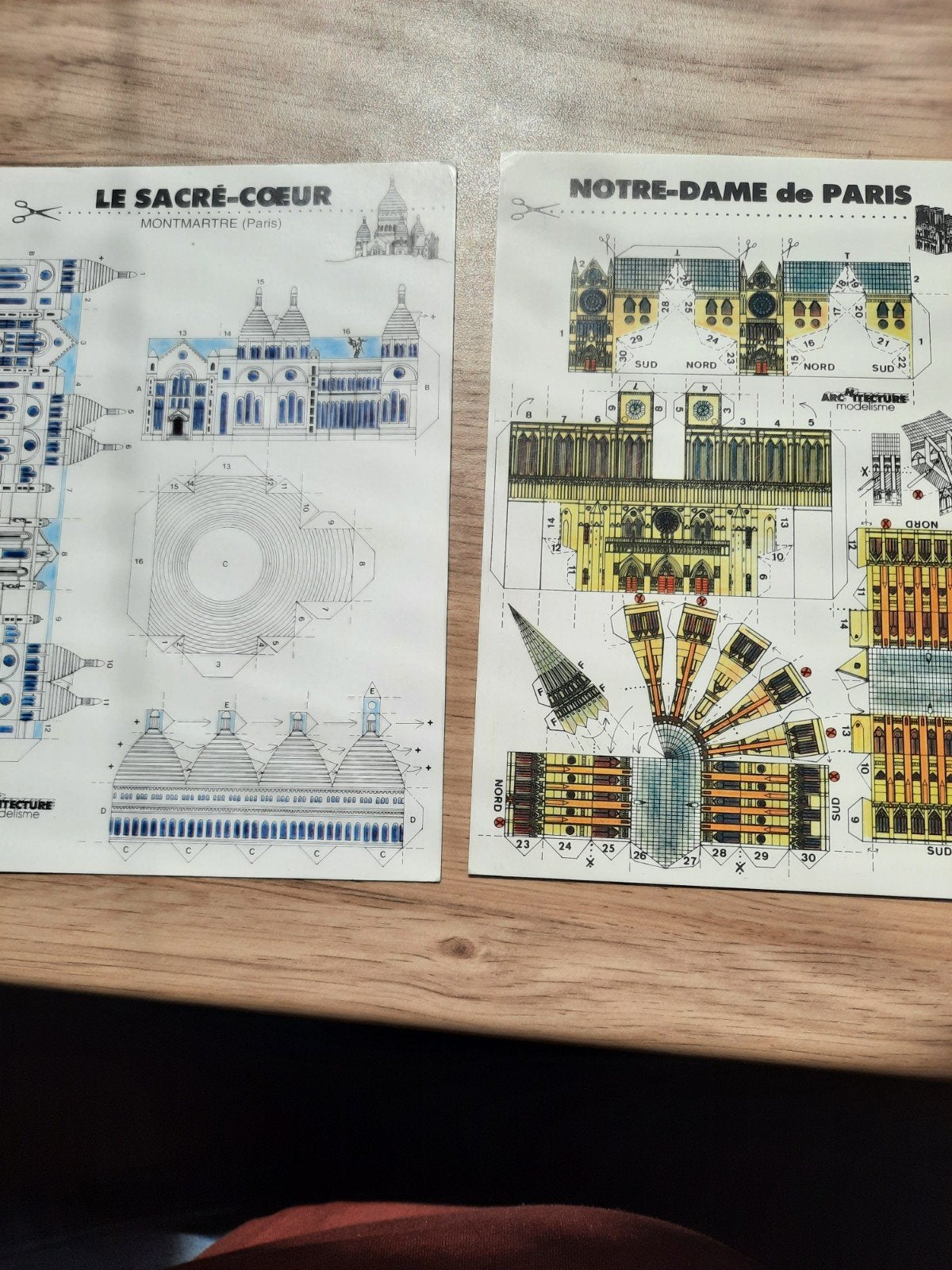 2 Bouwplaten: Sacré-Cœur & Notre-Dame (ansichtkaartformaat), Overige merken, 1:50 of kleiner, Overige typen, Nieuw