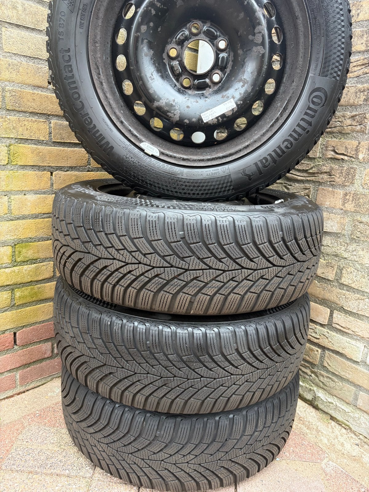 Continental Winterbanden 205/55 R16 op stalen velg, Ophalen, Gebruikt, 16 inch, Banden en Velgen