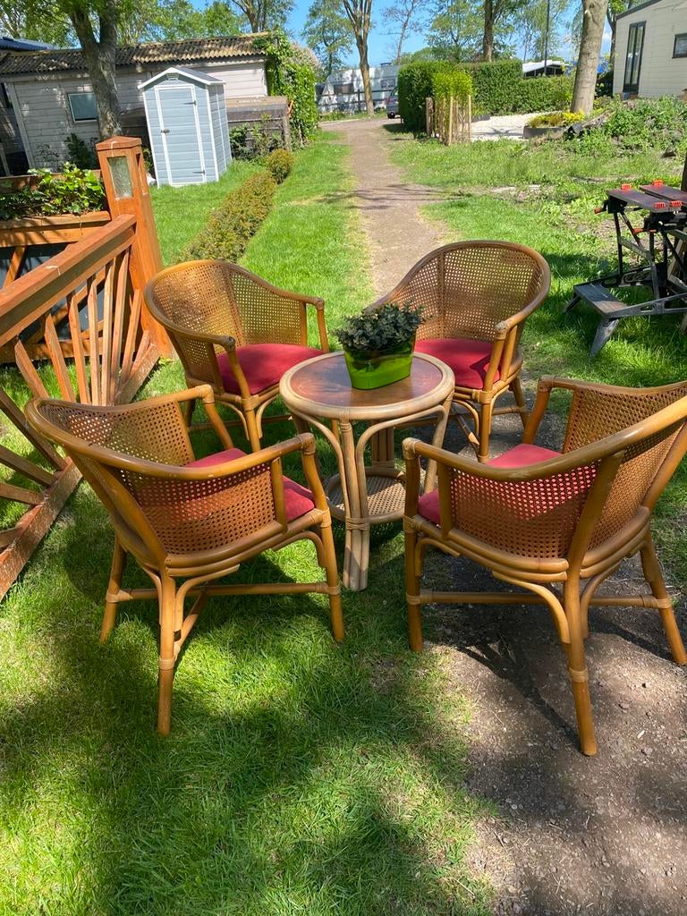 Rotan stelletje 4 stoelen plus tafeltje, Tuin en Terras, Ophalen, Zo goed als nieuw, 2 zitplaatsen
