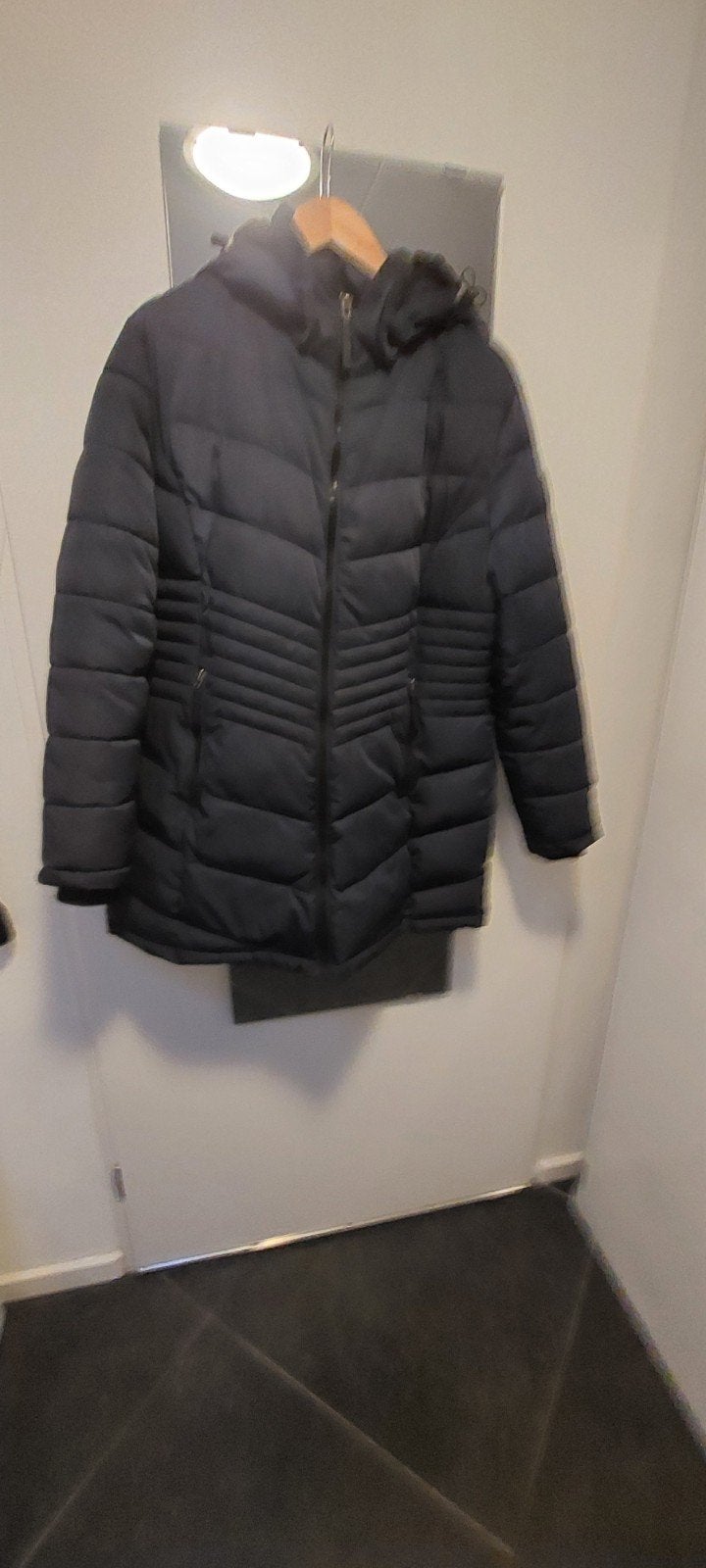Donkerblauwe gewatteerde jas met capuchon, Blauw, Maat 42/44 (L), Ophalen of Verzenden, Onbekend