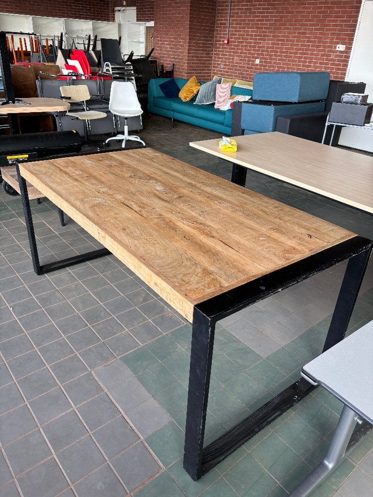 INDUSTRIËLE EETTAFEL MANGOHOUT ZWART ONDERSTEL, Ophalen, Gebruikt, Overige materialen, 200 cm of meer