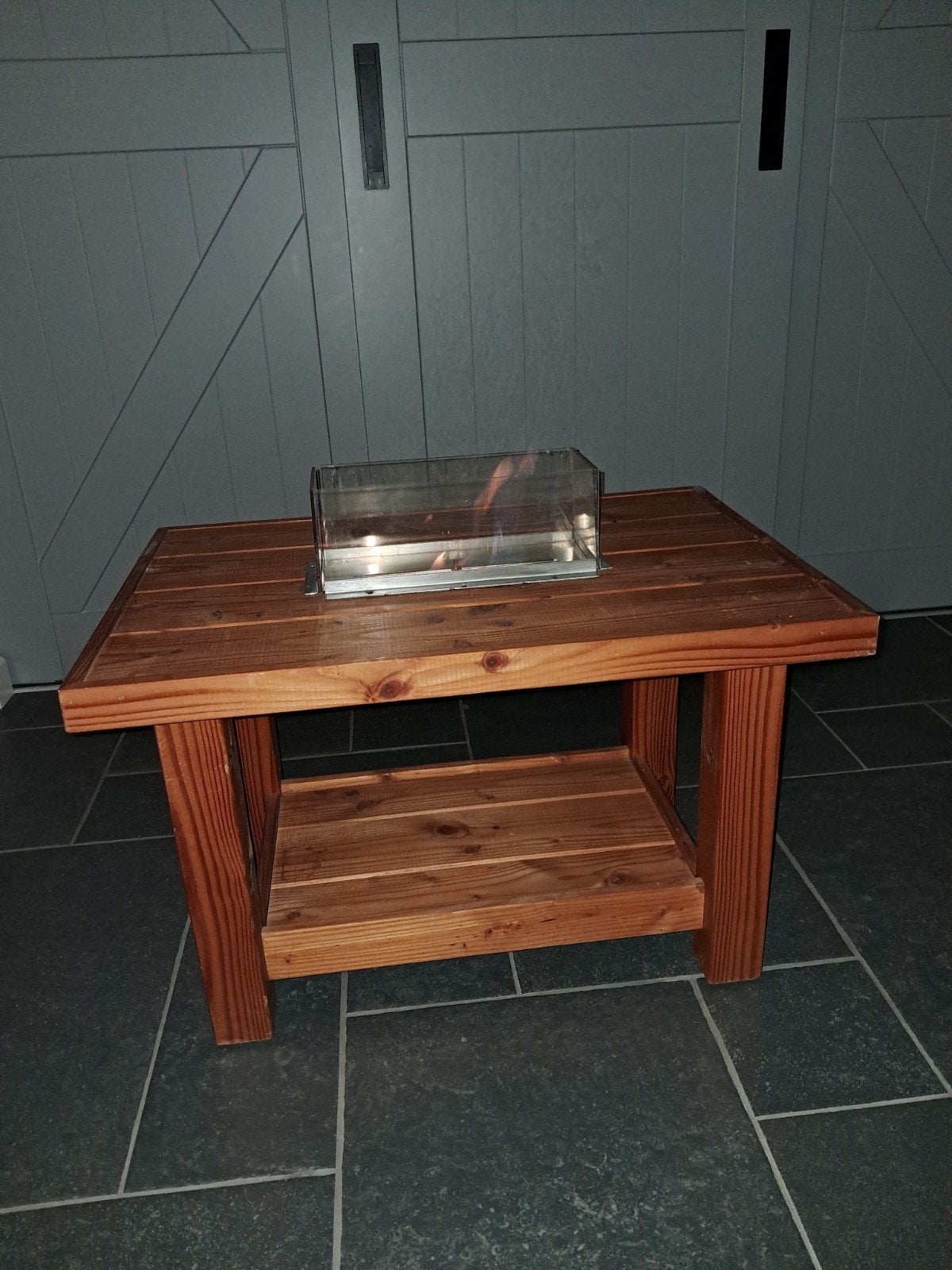 te koop stevige houten vuurtafel op bio ethanol, Ophalen, Zo goed als nieuw