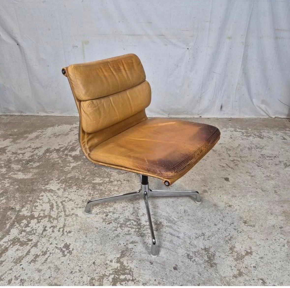 Eames • Herman Miller • Vitra EA 205 leer oker bruin, Ophalen of Verzenden, Gebruikt, Overige kleuren, Bureaustoel