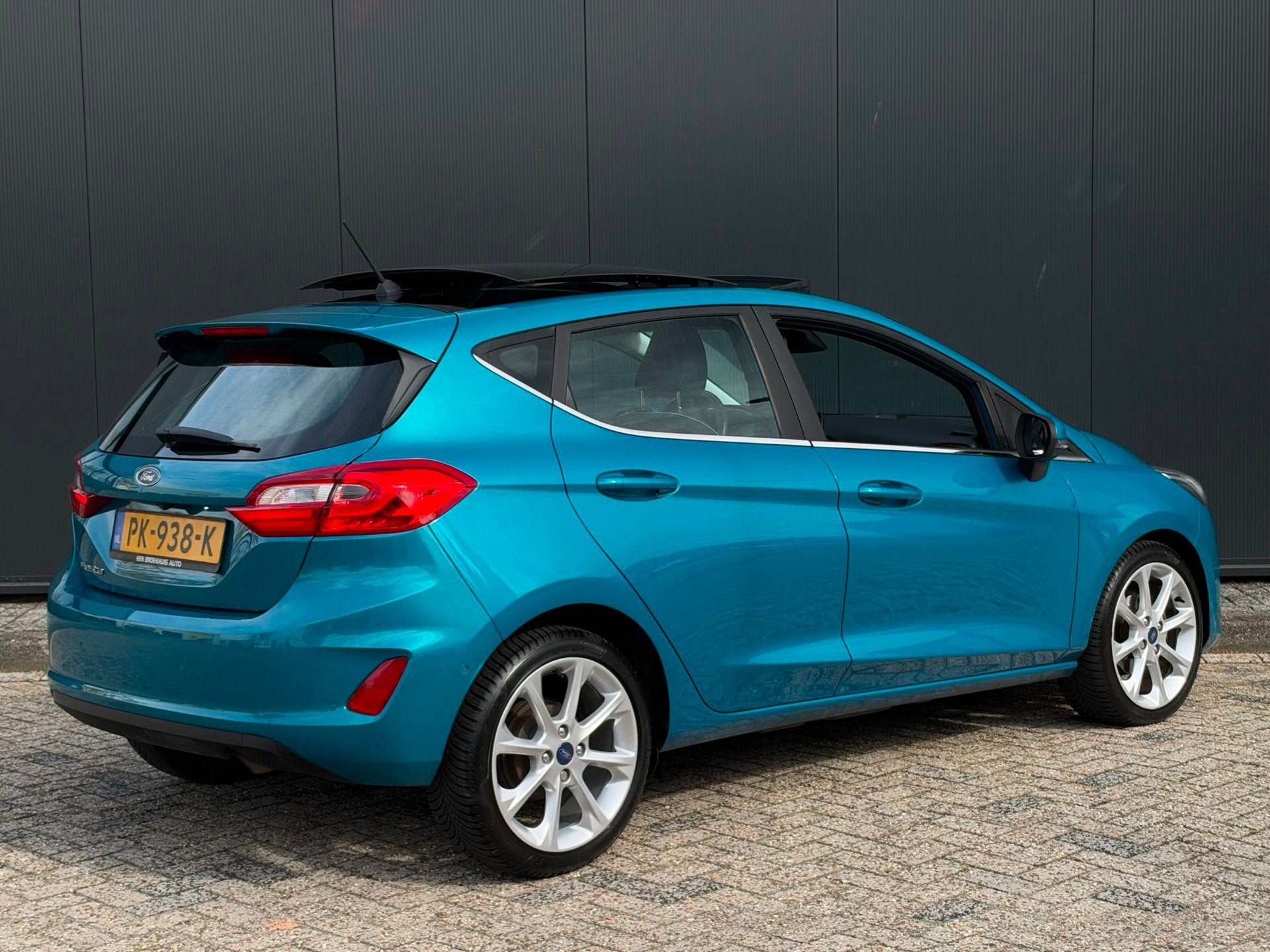 Ford Fiesta 1.0 EcoBoost Titanium | Pano-dak | 100% Ford Dea, Voorwielaandrijving, Dealer onderhouden, Blauw, 100 pk