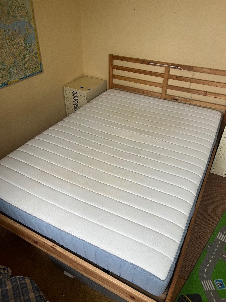 IKEA TARVA bed 140x200 + VALEVÅG matras, Huis en Inrichting, Ophalen, Gebruikt, Bruin, Tweepersoons