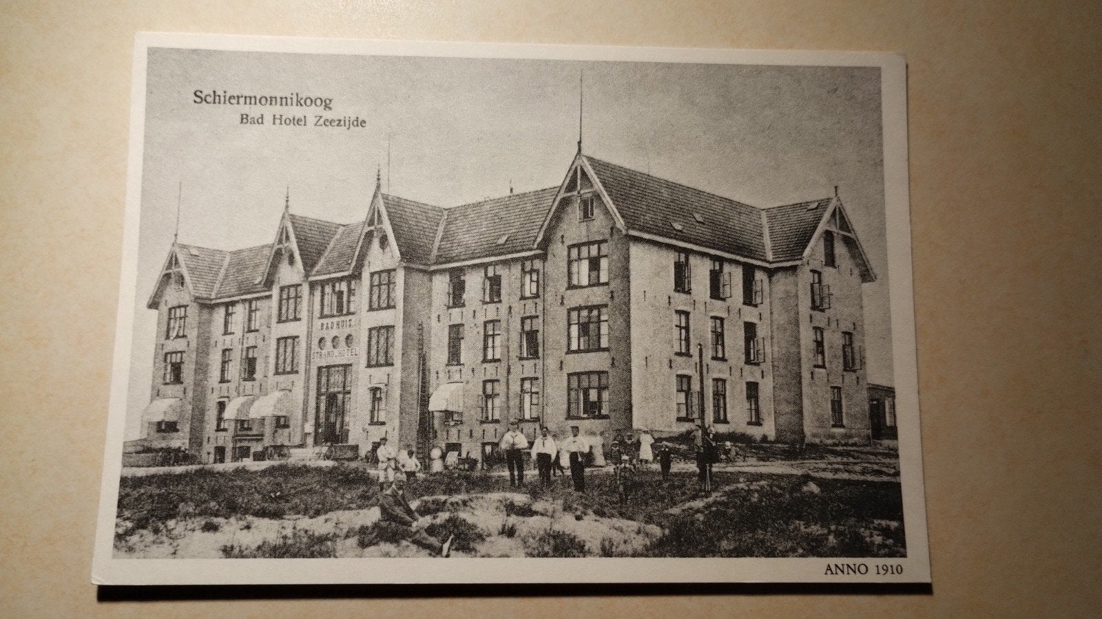 Ansichtkaart Schiermonnikoog - Bad Hotel Zeezijde (1910), Ophalen of Verzenden, Voor 1920, Ongelopen, Waddeneilanden