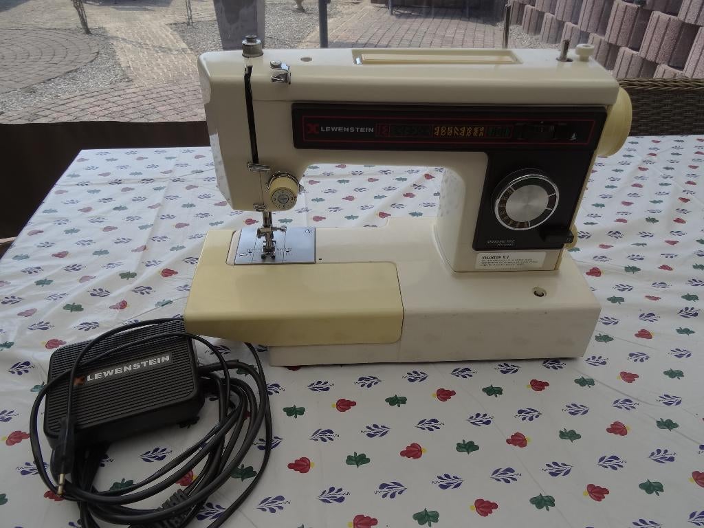 Lewenstein naaimachine, Ophalen, Gebruikt, Naaimachine, Lewenstein