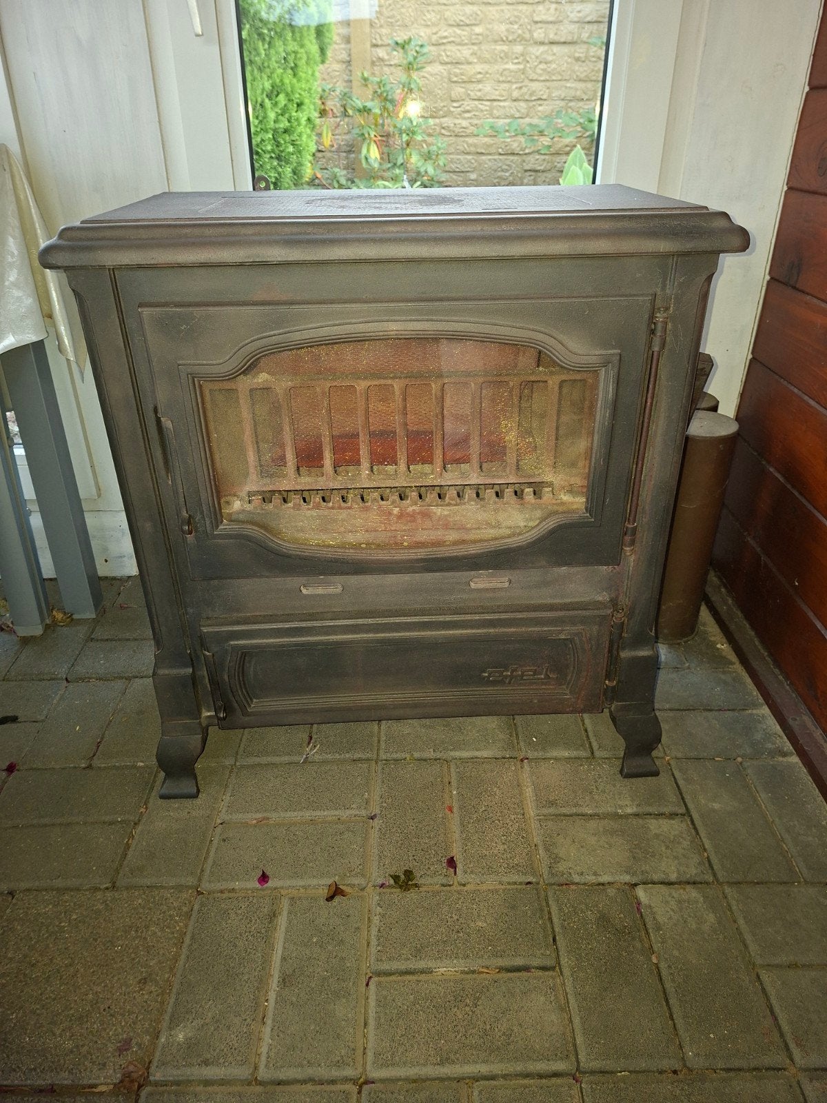 Robuuste gietijzeren houtkachel met kolenbak en rookkanaal., Ophalen, Gebruikt, Vrijstaande haard, Overige soorten