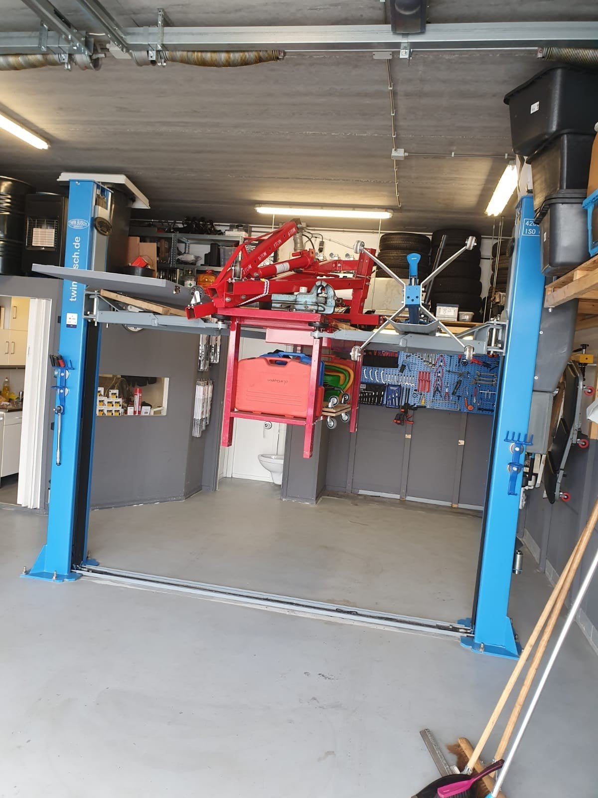 2 Koloms hefbrug TW 242 PE Twin Busch Germany 230Volt 4200KG, Ophalen, Zo goed als nieuw