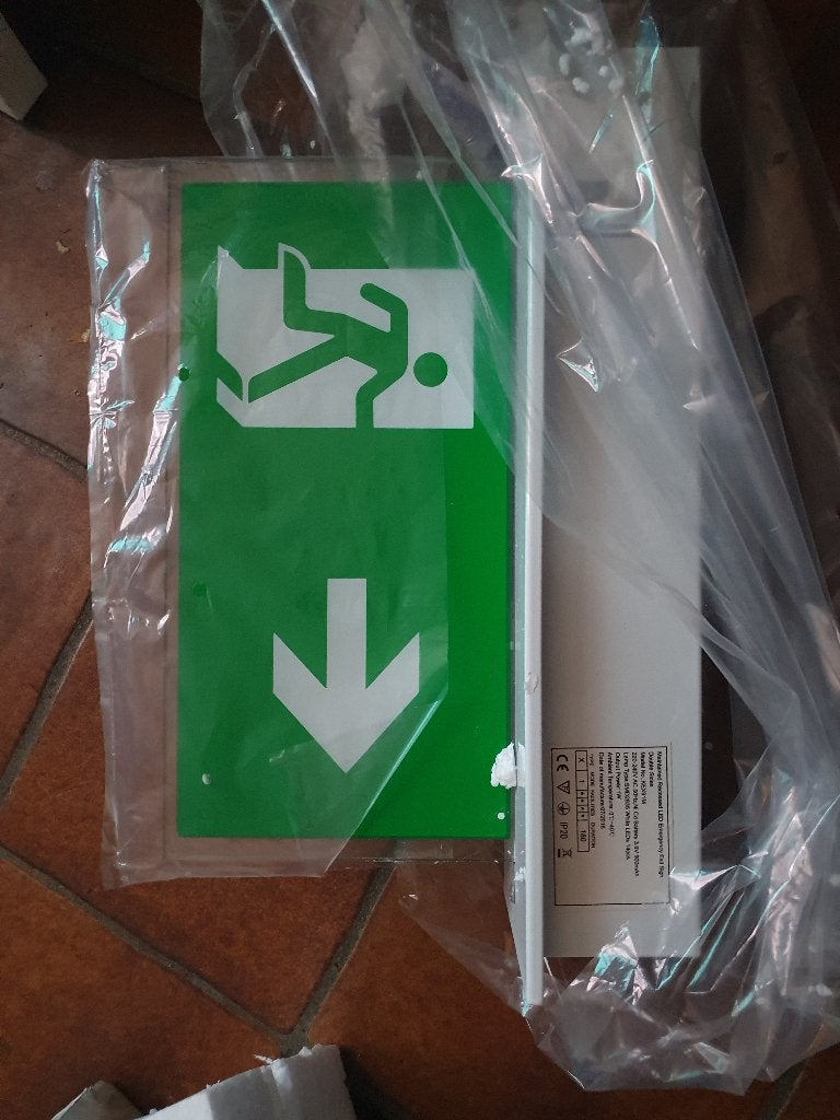 4 x Nieuwe LED Noodverlichting / Vluchtwegverlichting, Ophalen of Verzenden, Nieuw, Minder dan 50 watt, Lamp met armatuur
