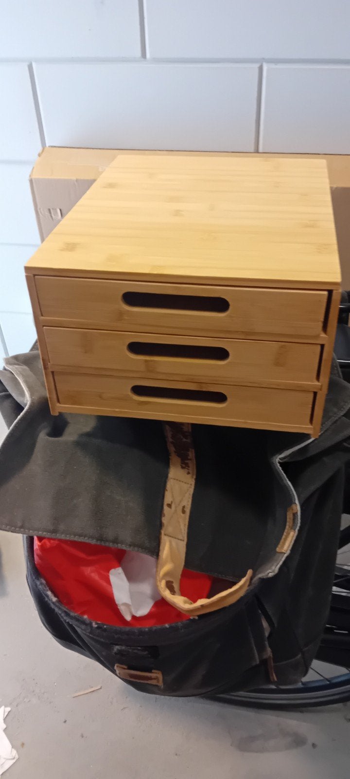 Laatjes om knussel papier in te doen, Ophalen
