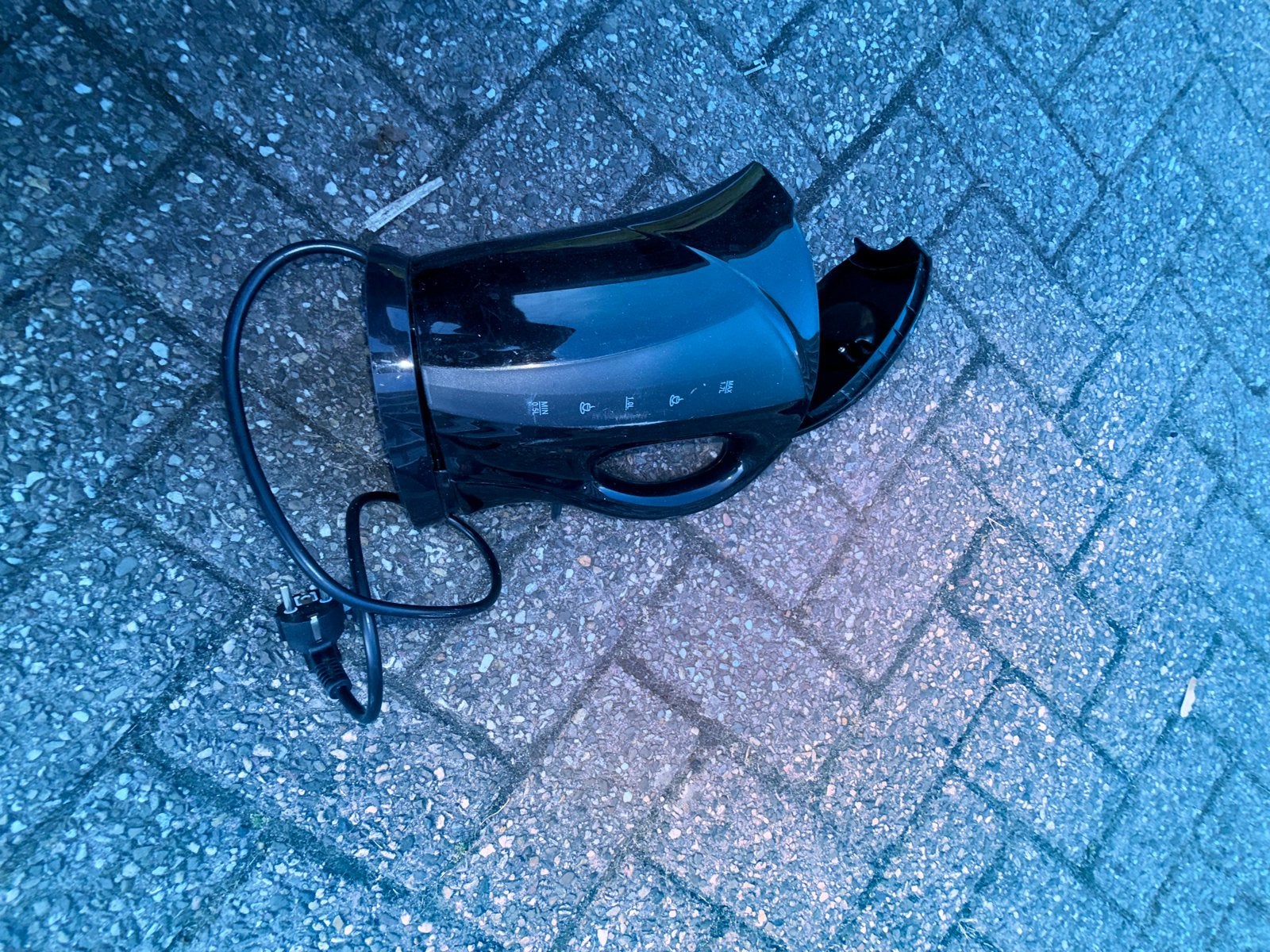 Defecte waterkoker - voor onderdelen of reparatie, Witgoed en Apparatuur, 1 tot 2 liter, Ophalen of Verzenden, Niet werkend