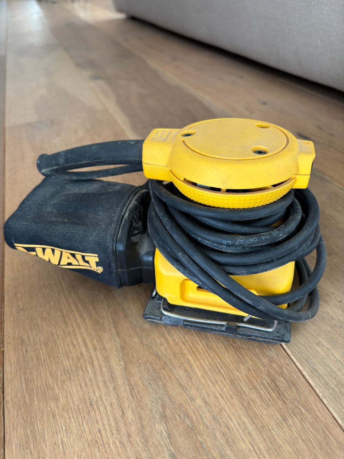 DeWalt handpalm schuurmachine 170 W, Ophalen of Verzenden, Zo goed als nieuw, Minder dan 600 watt, Vlakschuurmachine