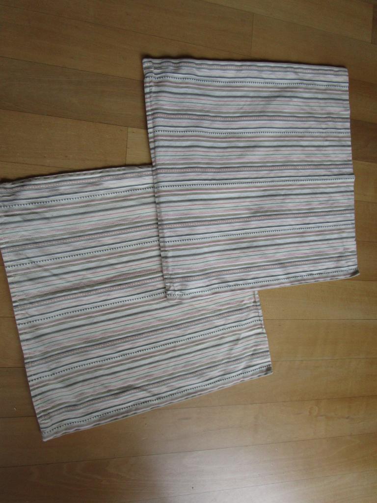 Ikea - twee kussenhoesjes Elvida - beige / pastel, Ophalen of Verzenden, Zo goed als nieuw, Beige, Vierkant