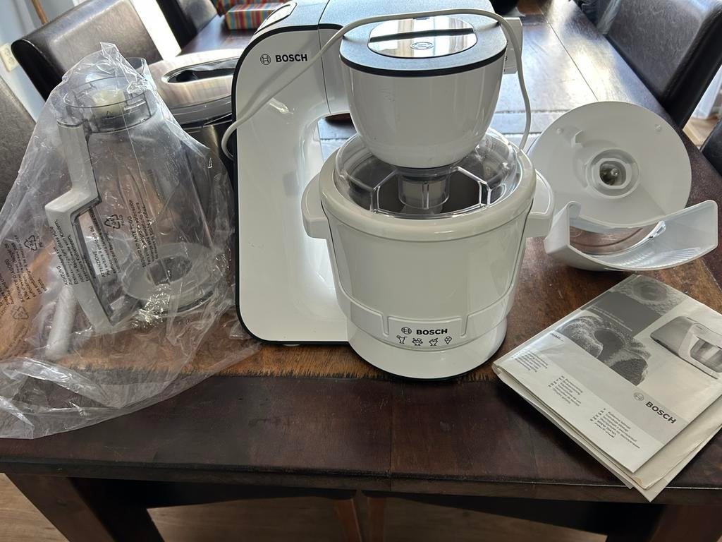 Bosch MUM 2, keukenmachine nieuw, 4 liter of meer, Ophalen of Verzenden, Nieuw, 3 snelheden of meer