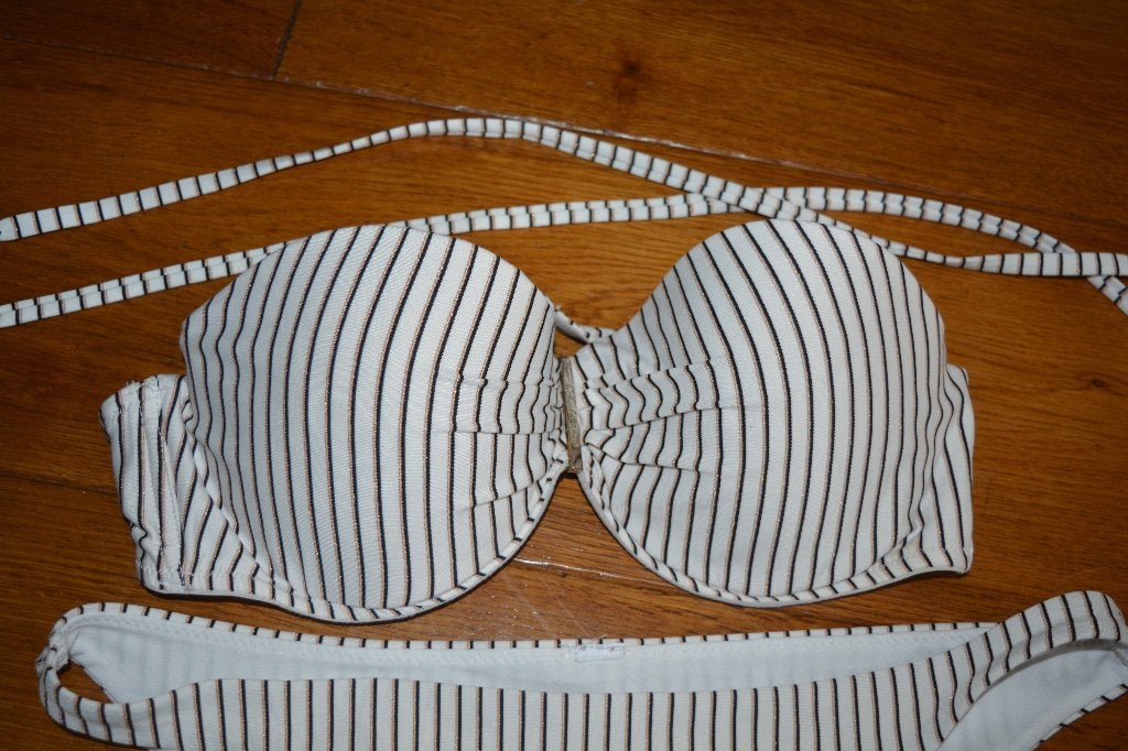 Censored, strapless bikini in streeppatroon, mt 40, Kleding | Dames, Overige kleuren, Ophalen of Verzenden, Zo goed als nieuw