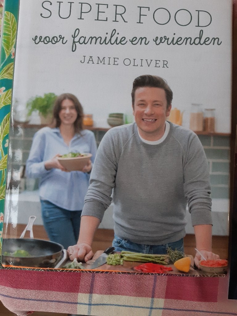 Jamie oliver superfood voor familie en vrienden hardcover., Ophalen of Verzenden, Gelezen, Jamie Oliver, Italië