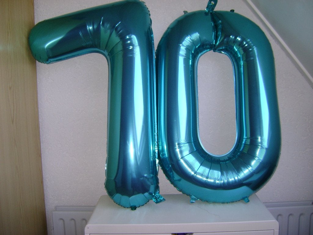 2 blauwe folie ballonnen voor 70 jaar 90langx50breed, Ophalen of Verzenden, Nieuw, Versiering, Verjaardag