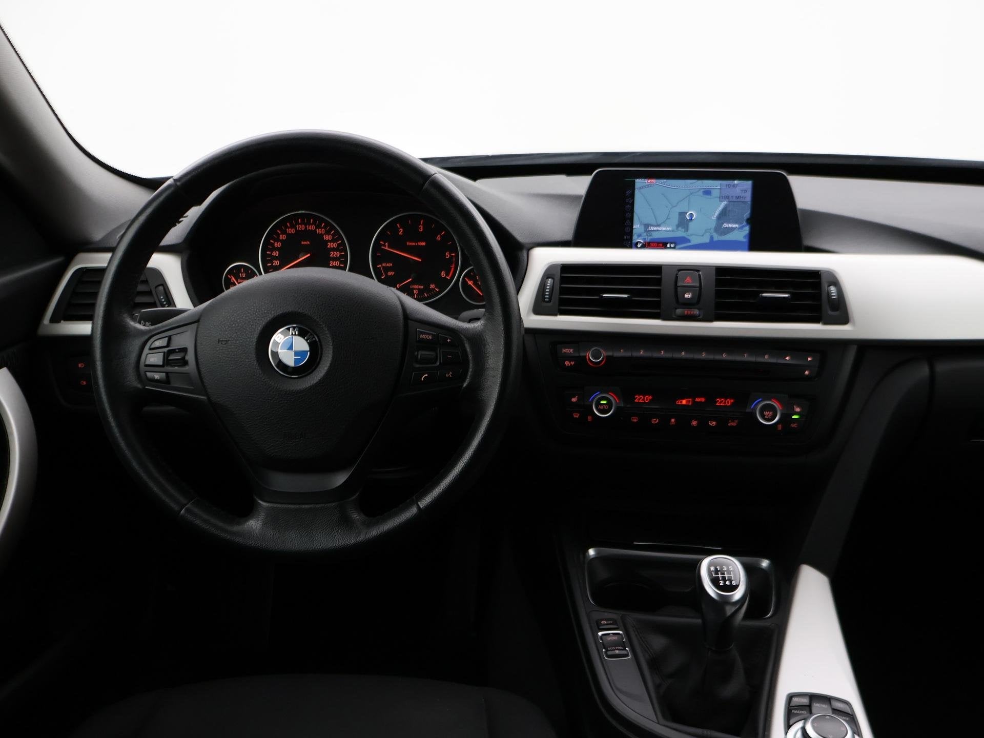 BMW 3-serie Gran Turismo 318d EXECUTIVE + TREKHAAK 1600 KG |, Auto's, Zwart, Geïmporteerd, Te koop, 5 stoelen