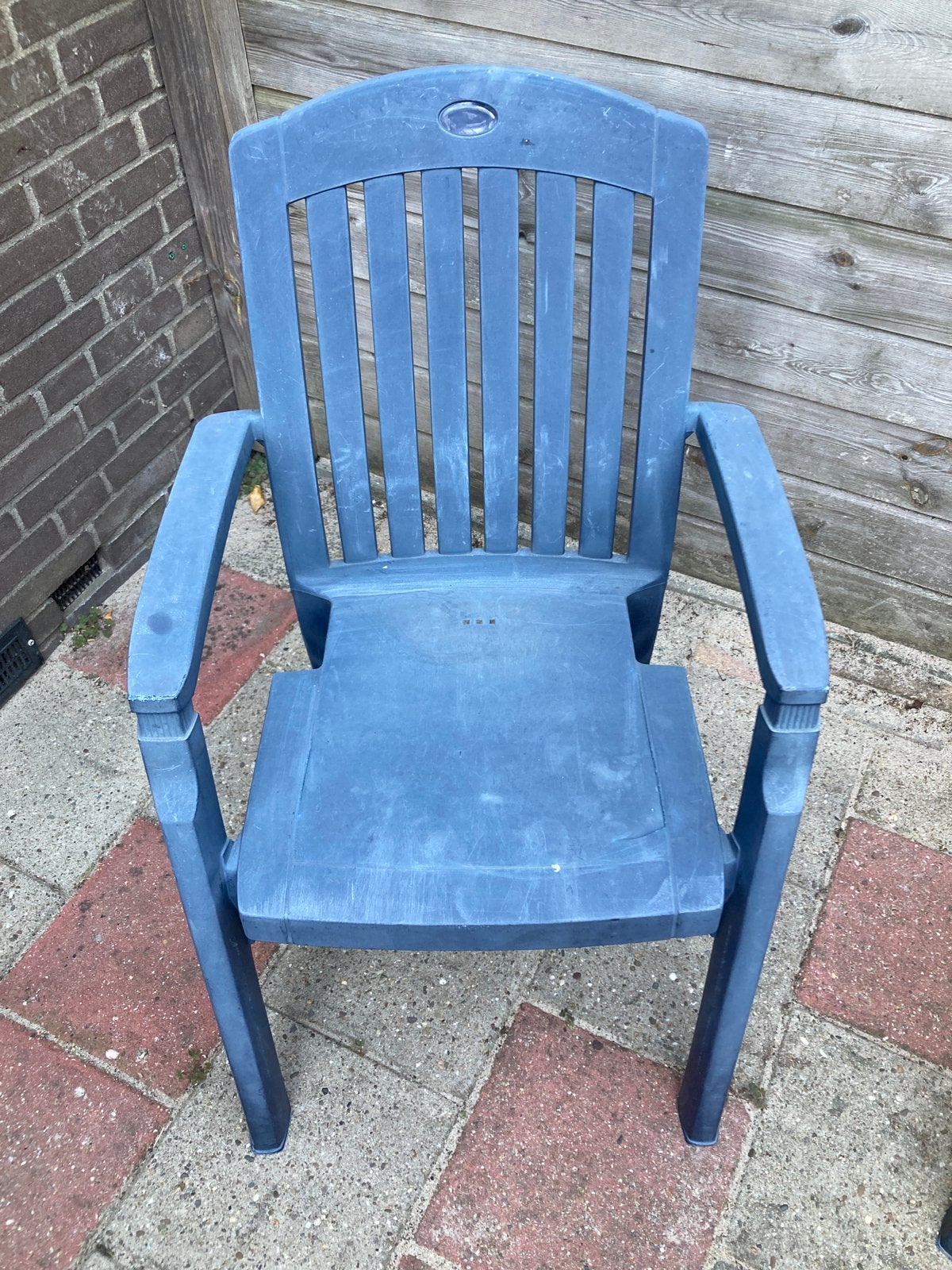 Gratis af te halen, twee tuinstoelen met lichte beschadiging, Ophalen, Gebruikt, Kunststof