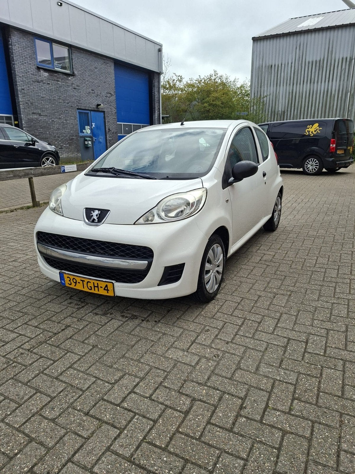 Peugeot 107 1.0 12V E-vti 68PK 3DR 2012 wit, Auto's, Peugeot, Voorwielaandrijving, 68 pk, Origineel Nederlands, Handgeschakeld