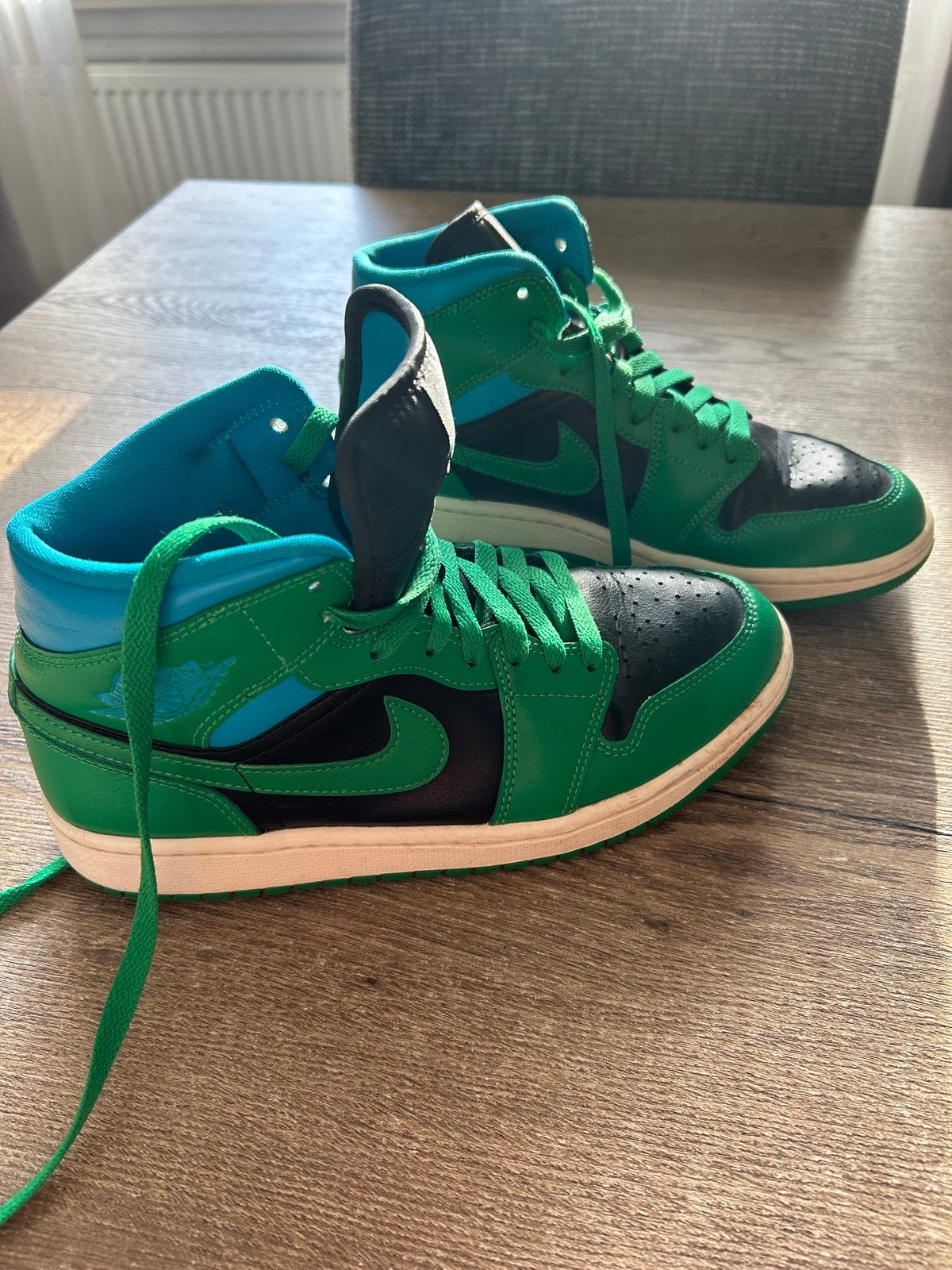 Nike Air Jordan 1 Mid - Groen/Zwart/Blauw, Ophalen of Verzenden, Zo goed als nieuw, Groen, Sneakers of Gympen