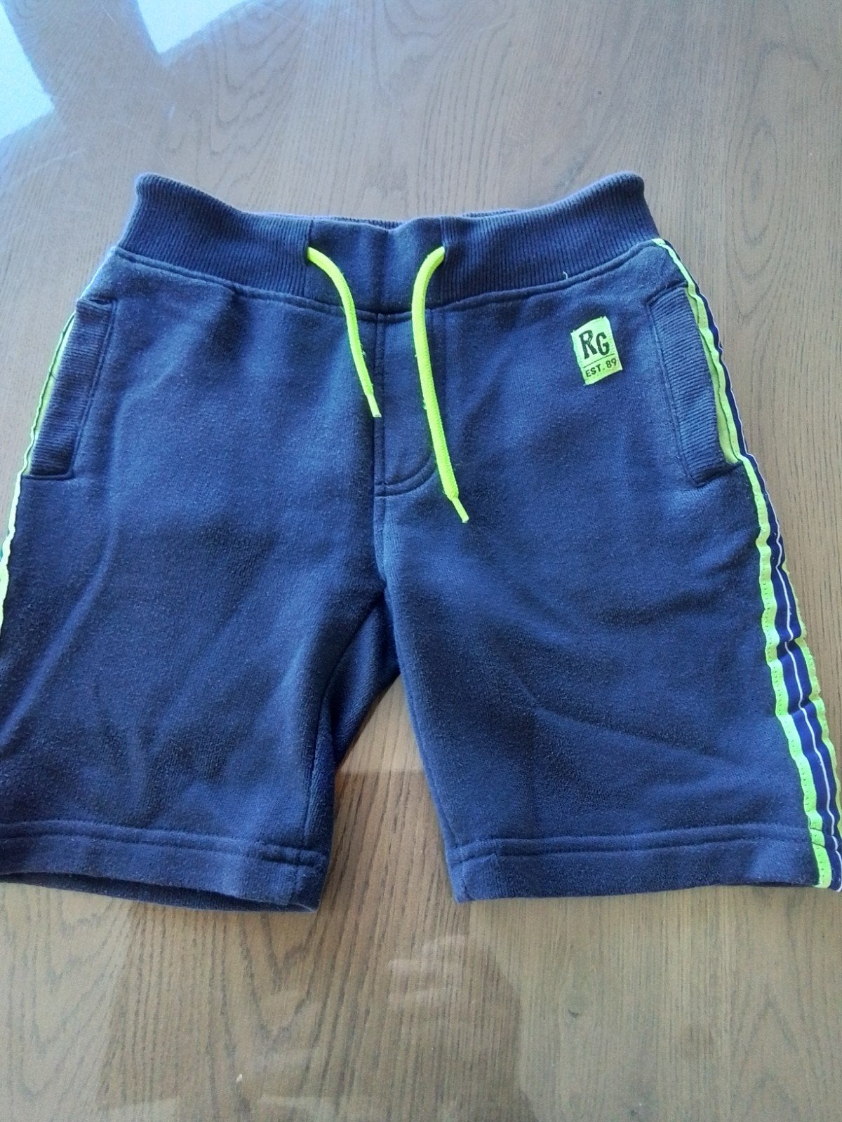 Kort broekje mt 116-122, Kinderen en Baby's, Kinderkleding | Maat 116, Ophalen of Verzenden, Jongen, Broek