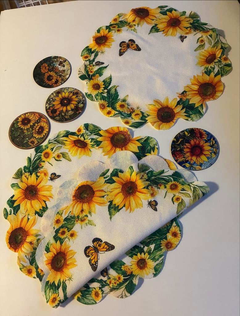 3 placemats en 4 houten onderzetters met zonnebloemen, Ophalen of Verzenden, Gebruikt