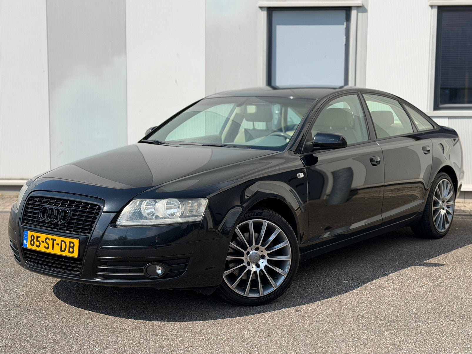 Audi A6 2.4 V6 177pk Aut Proline Clima Cruise NW APK 2006!, Auto's, Audi, 1800 kg, Beige, Zwart, Bedrijf
