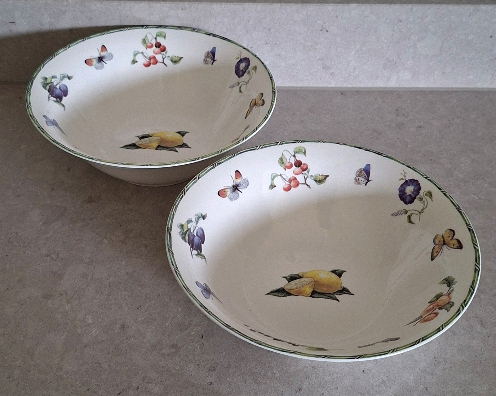 Set van 2 grote schalen – Janneke Brinkman (JBS), Huis en Inrichting, Ophalen of Verzenden, Overige stijlen, Porselein, Schaal of Schalen