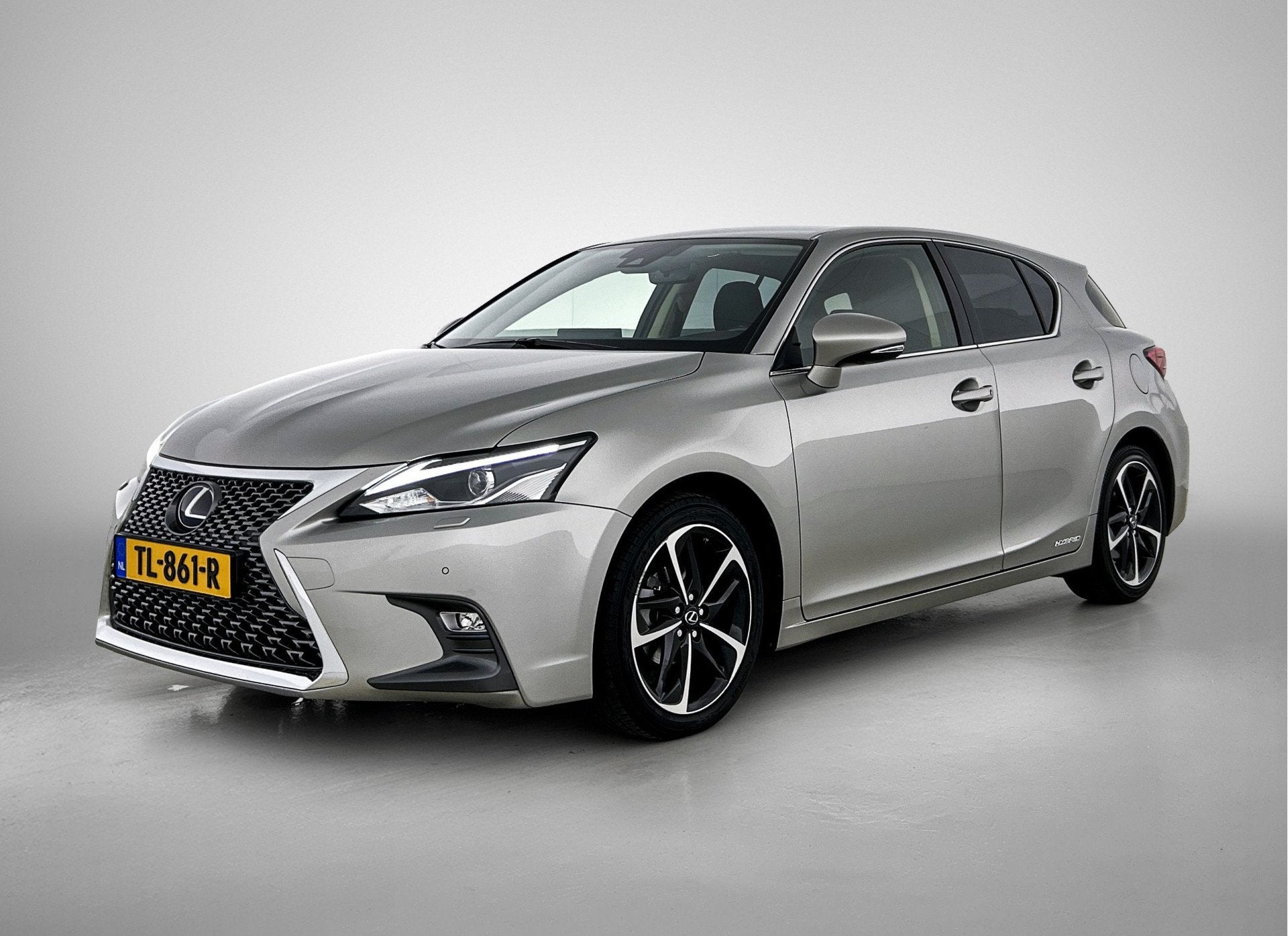 Lexus CT 200h Business Launch Edition | LED-koplampen | Park, 12 maanden, 136 pk, Gebruikt, 4 cilinders