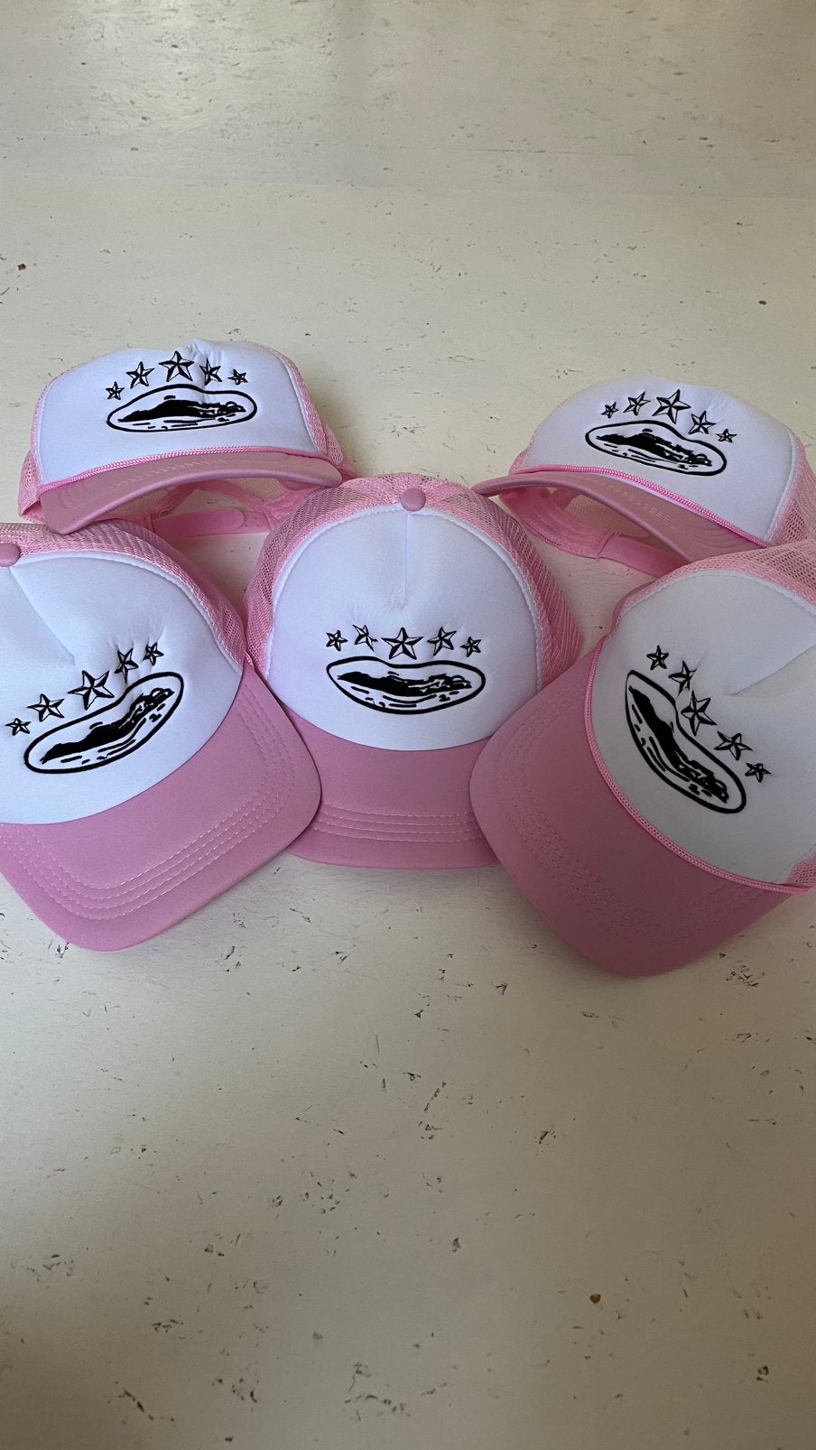 5 roze corteiz petjes, Ophalen of Verzenden, Zo goed als nieuw