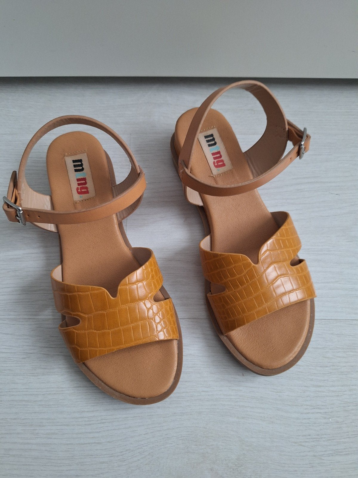 Mustang sandalen mosterd geel pastel bruin maat 37, Kleding | Dames, Verzenden, Geel, Sandalen of Muiltjes, Zo goed als nieuw