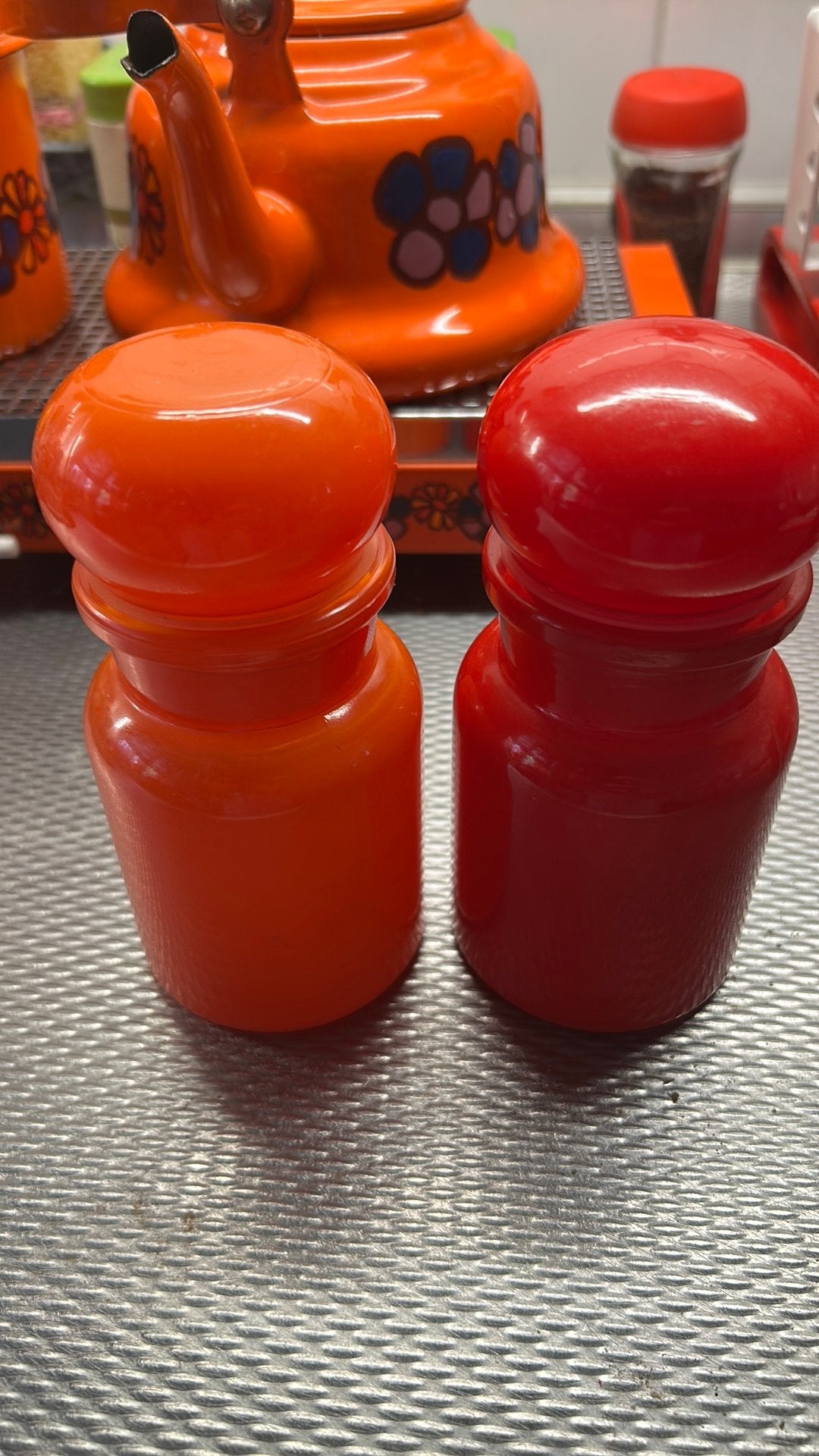 Vintage oranje en rood stopflesjes, Ophalen