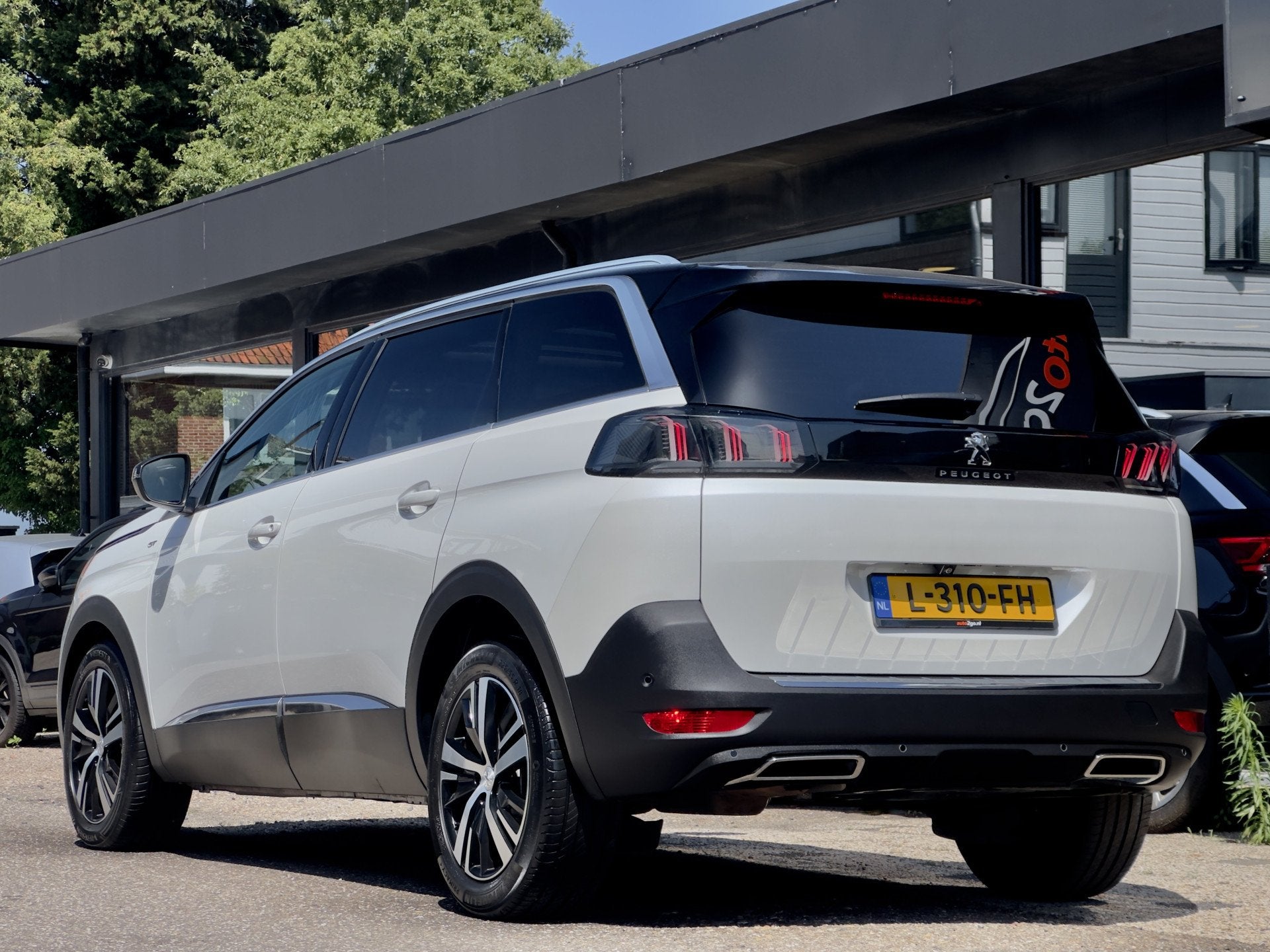 Peugeot 5008 1.2 AUT8 GT. 7PERS PANODAK LEDER NAVI CAMERA DI, Gebruikt, 1199 cc, 7 stoelen, Wit