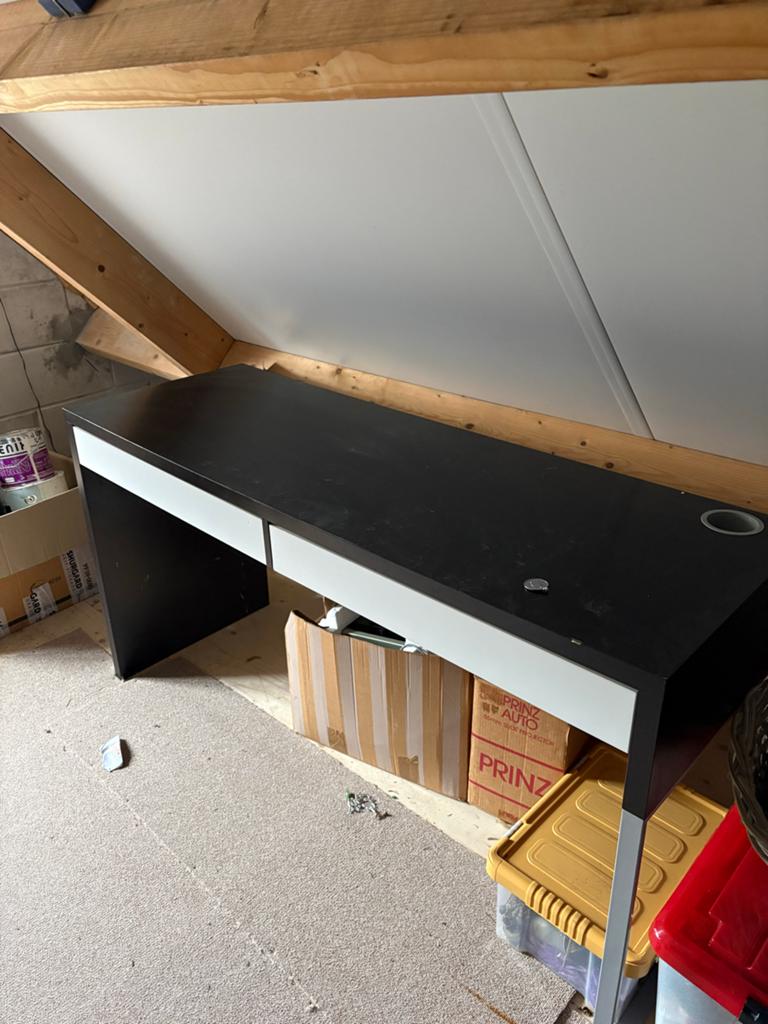 Gratis bureau - Zwart met lades, Huis en Inrichting, Bureaus, Zwart, Met lades, Spaanplaat of MDF, Ophalen of Verzenden