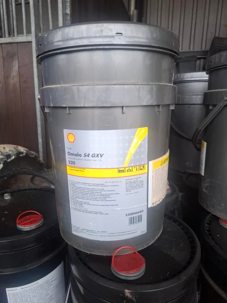 6 Nieuwe vaten van 20 liter Shell Omala S4 tandwielolie, Ophalen