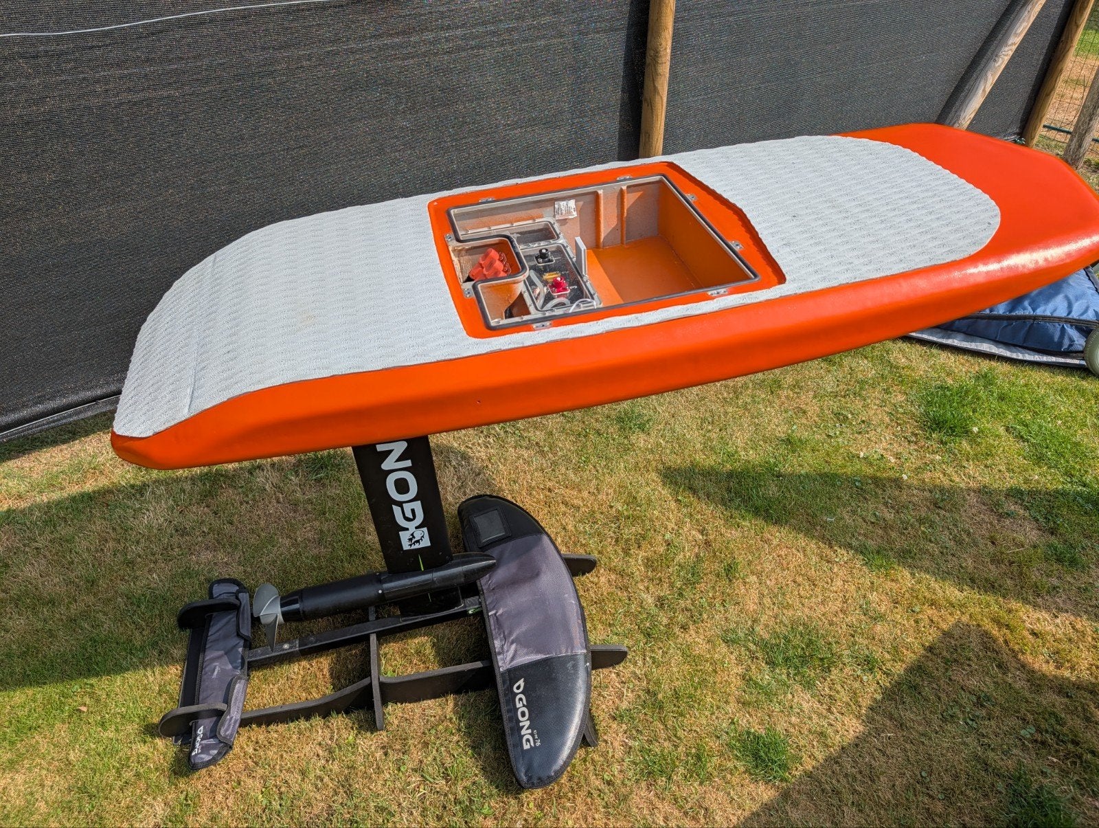 Complete zelfbouw Efoil met 6kW motor (Efoil Holland), Ophalen, Zo goed als nieuw, Wingsurf-hydrofoil