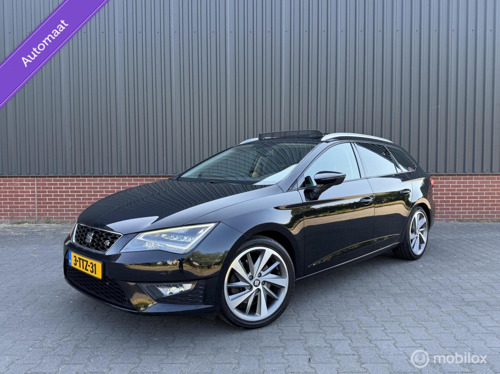 Seat Leon ST 1.8 TSI FR Aut 180 Pk Pano Led Navi Cruise Nap, Auto's, Seat, 1272 kg, Gebruikt, 4 cilinders, Leder en Stof