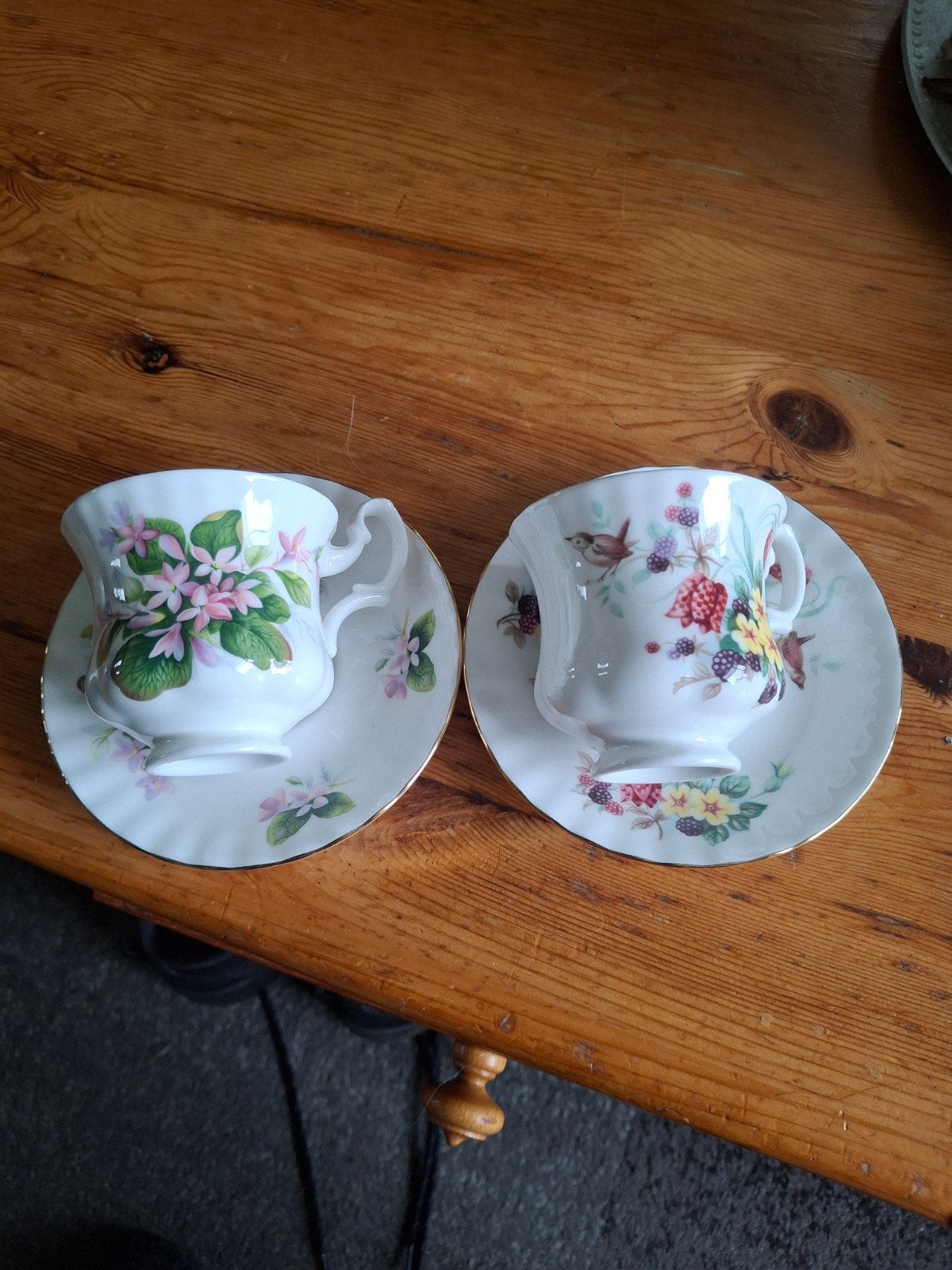 2 kopjes Royal Albert, Ophalen of Verzenden