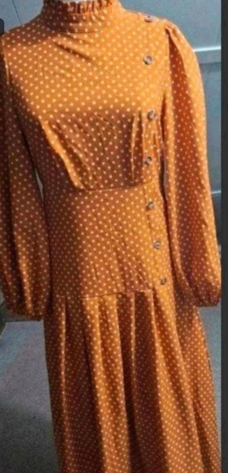 Vintage roestbruine jurk met witte stipjes en ruches, Oranje, Ophalen of Verzenden, Zo goed als nieuw, Maat 36 (S)