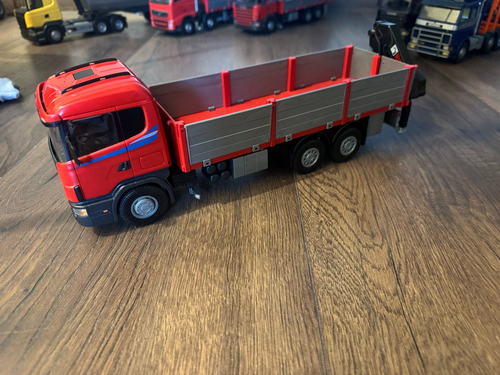 Emek Scania 124C 420 vrachtwagen met kraan - Nieuwstaat, Ophalen of Verzenden, Zo goed als nieuw