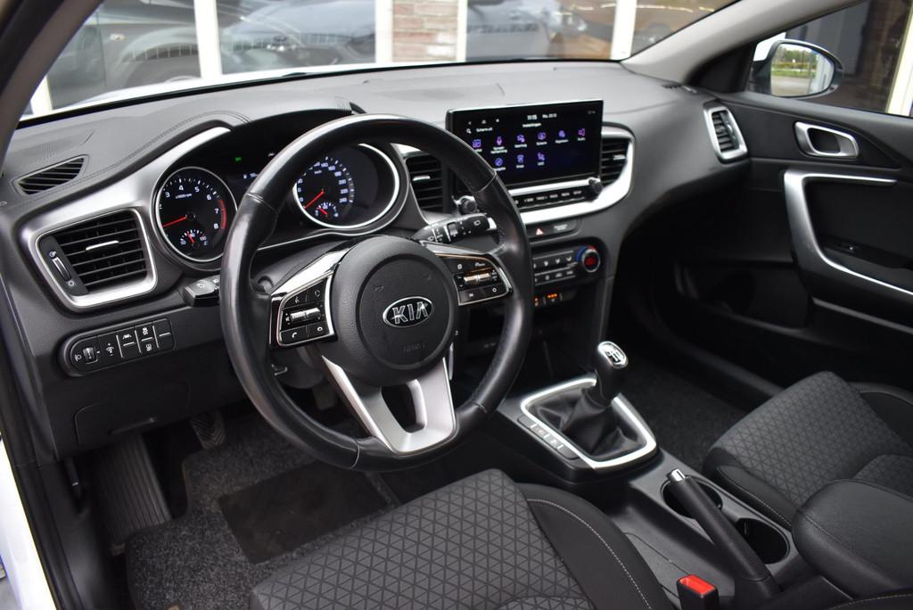 Kia Ceed 1.5 T-GDi DynamicPlusLine ACC Led Camera, Auto's, Voorwielaandrijving, Gebruikt, 4 cilinders, Wit