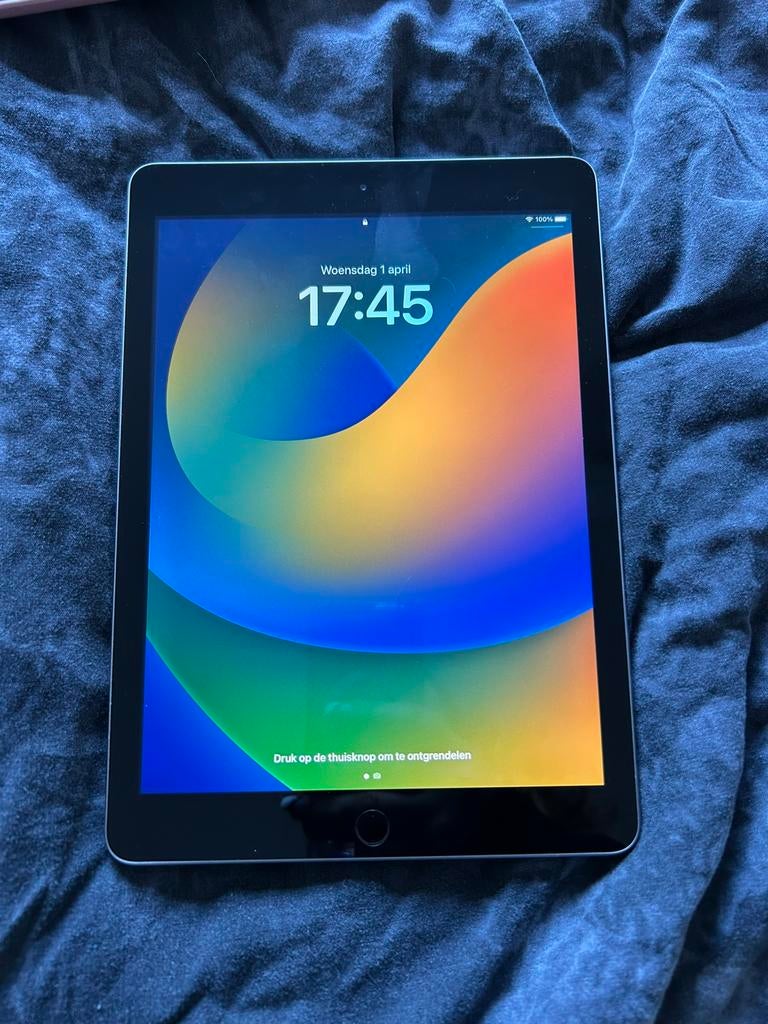 Ipad 5e generatie 2017, Computers en Software, Apple iPads, Apple iPad, Zo goed als nieuw, 128 GB, Grijs
